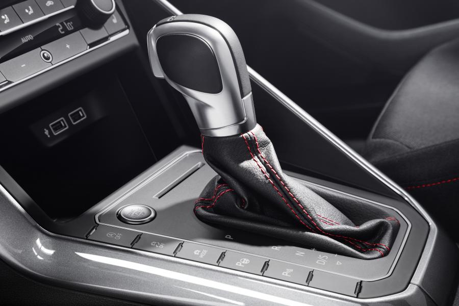 Детали интерьера Volkswagen Polo GTI 2017 года  (WW) (фото 19 из 46)